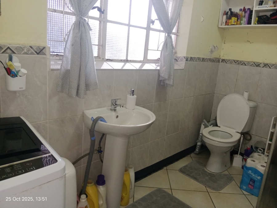 1 Bedroom Property for Sale in Scottsville KwaZulu-Natal