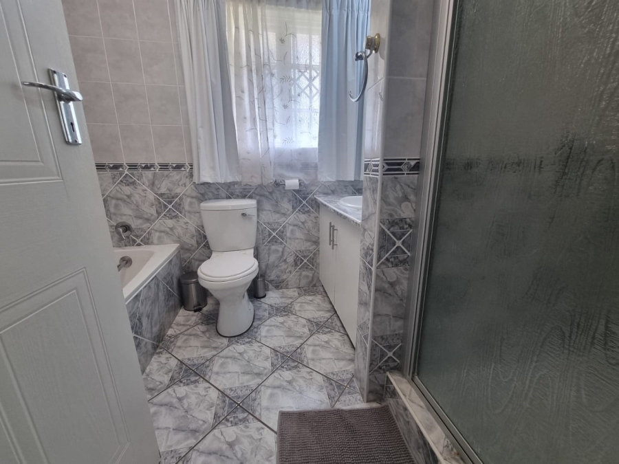 3 Bedroom Property for Sale in Umtentweni KwaZulu-Natal