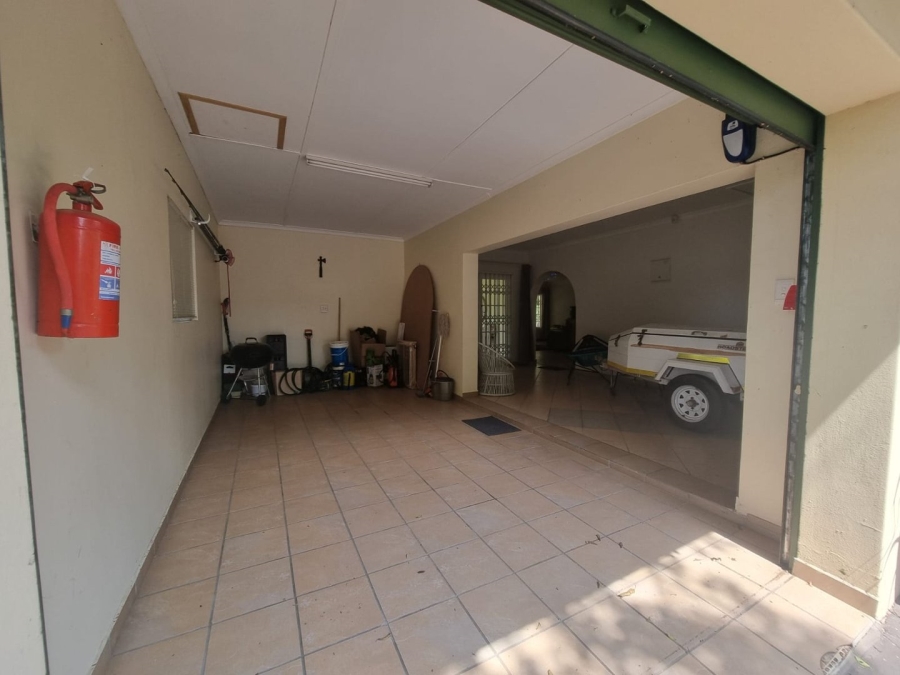 3 Bedroom Property for Sale in Umtentweni KwaZulu-Natal