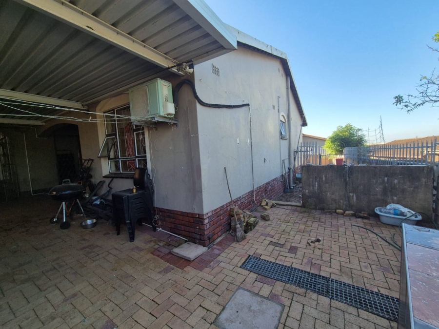 4 Bedroom Property for Sale in Isipingo Hills KwaZulu-Natal