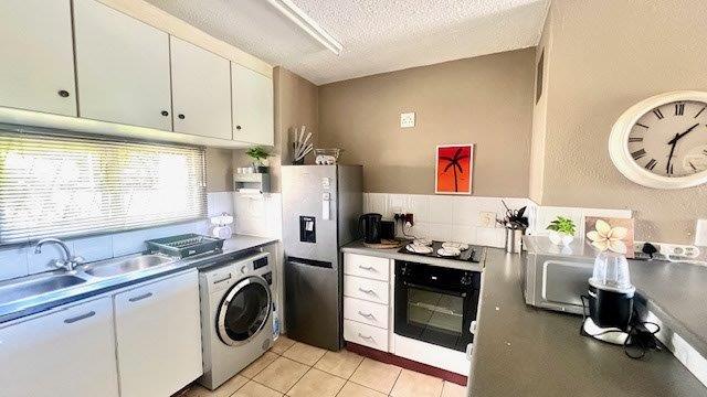 2 Bedroom Property for Sale in Uvongo KwaZulu-Natal
