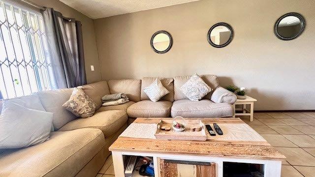 2 Bedroom Property for Sale in Uvongo KwaZulu-Natal