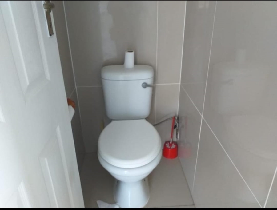 2 Bedroom Property for Sale in Amanzimtoti KwaZulu-Natal