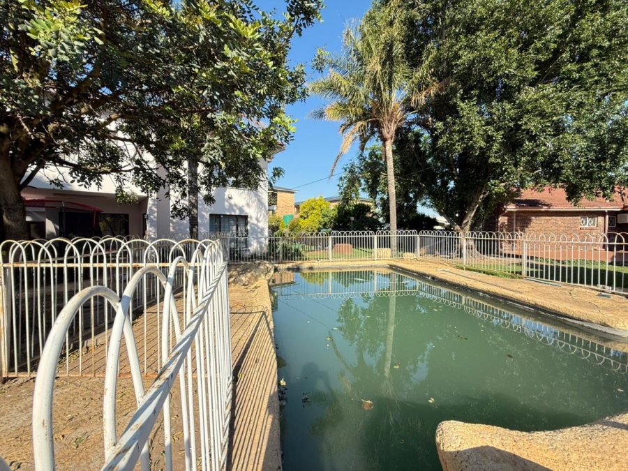 6 Bedroom Property for Sale in Lennoxton KwaZulu-Natal