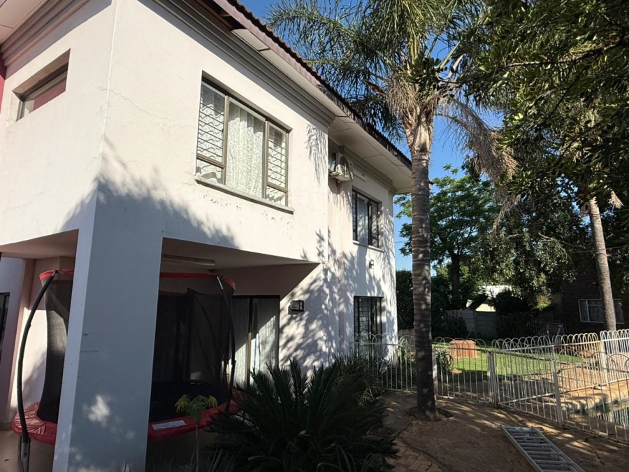 6 Bedroom Property for Sale in Lennoxton KwaZulu-Natal