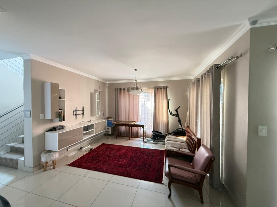 6 Bedroom Property for Sale in Lennoxton KwaZulu-Natal