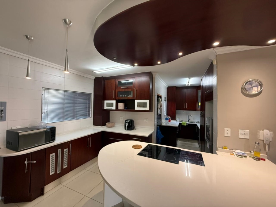 6 Bedroom Property for Sale in Lennoxton KwaZulu-Natal