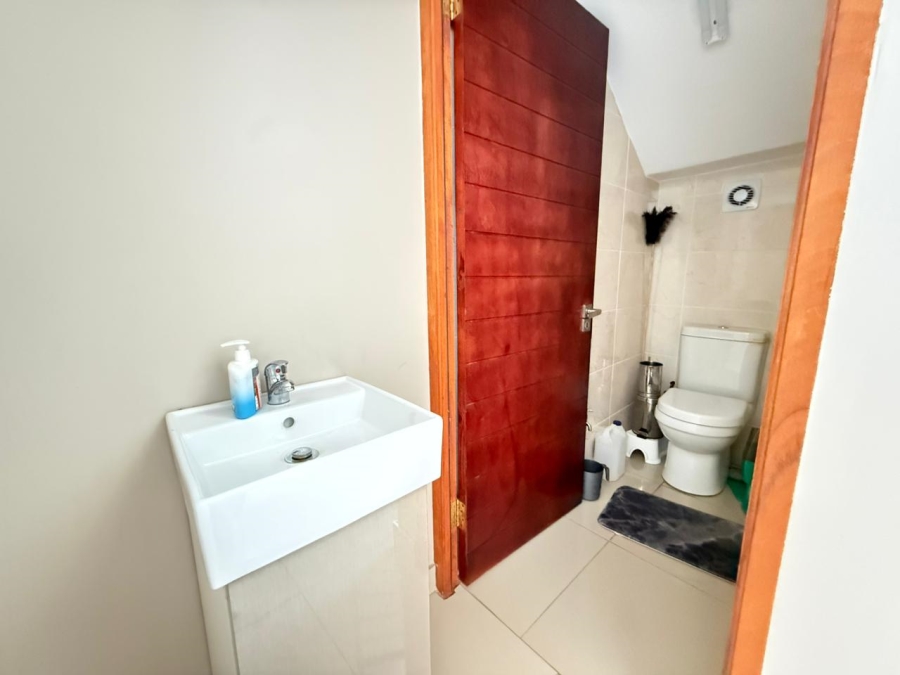 6 Bedroom Property for Sale in Lennoxton KwaZulu-Natal