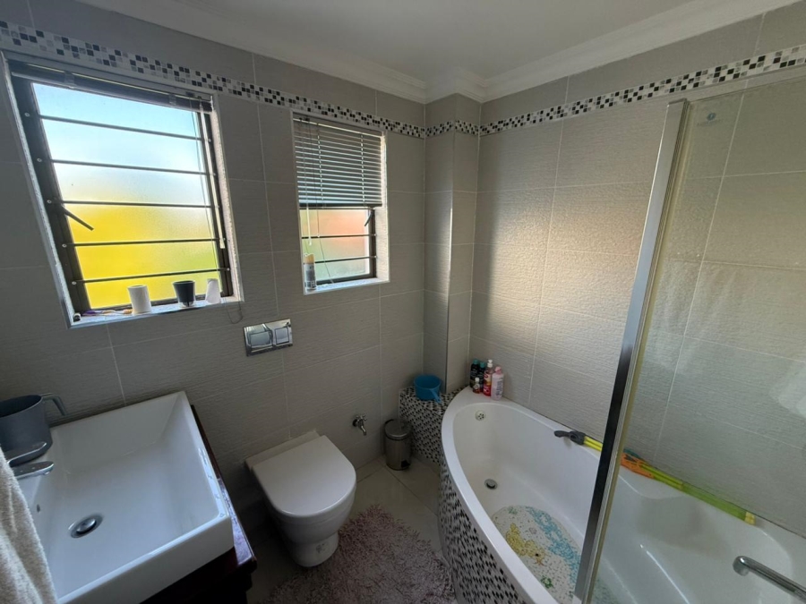 6 Bedroom Property for Sale in Lennoxton KwaZulu-Natal