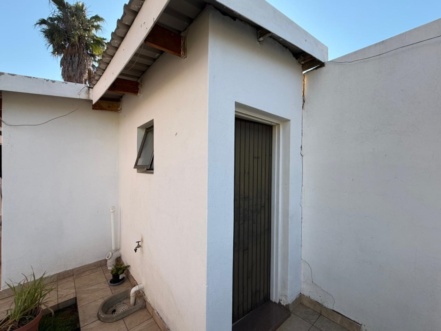 6 Bedroom Property for Sale in Lennoxton KwaZulu-Natal