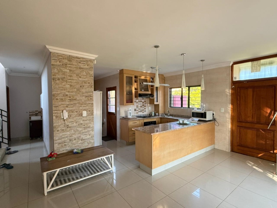 6 Bedroom Property for Sale in Lennoxton KwaZulu-Natal