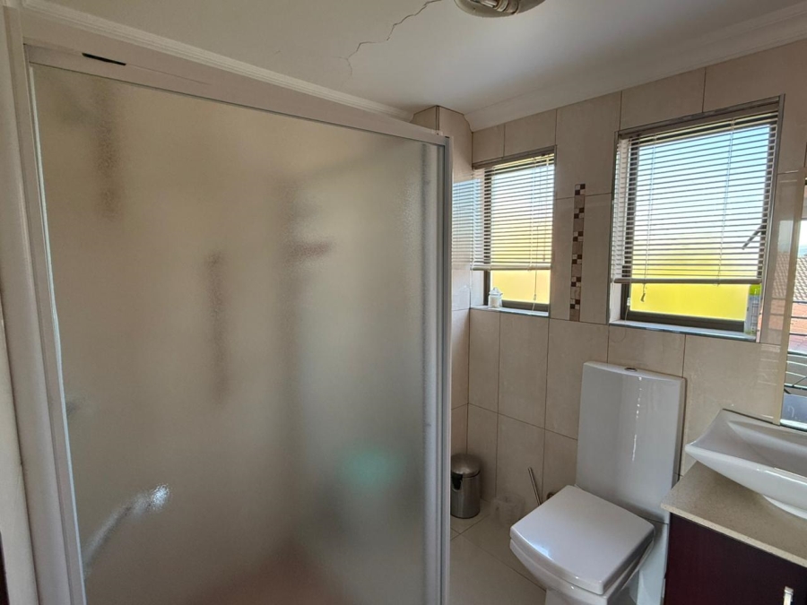 6 Bedroom Property for Sale in Lennoxton KwaZulu-Natal