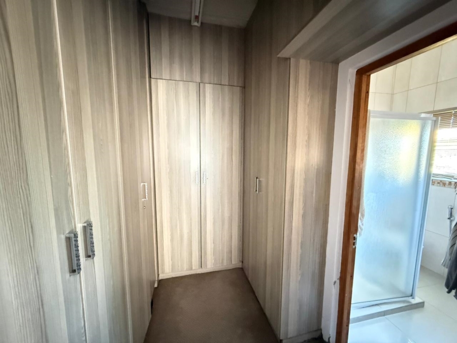 6 Bedroom Property for Sale in Lennoxton KwaZulu-Natal