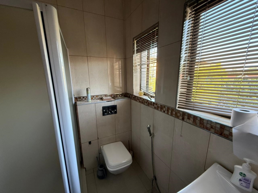 6 Bedroom Property for Sale in Lennoxton KwaZulu-Natal