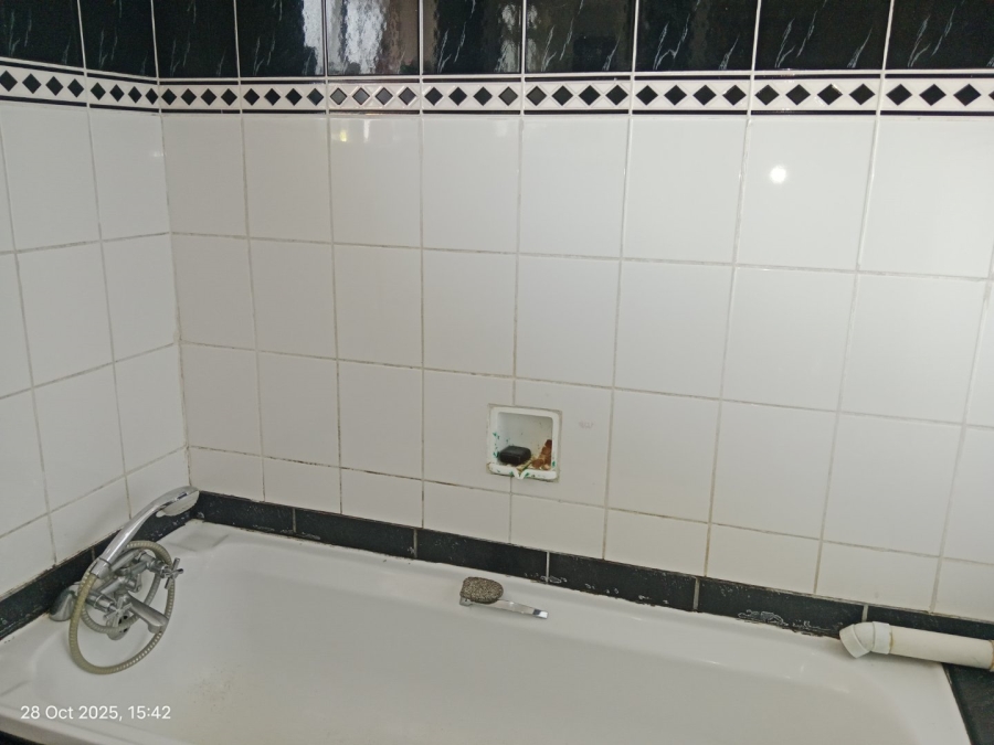 1 Bedroom Property for Sale in Scottsville KwaZulu-Natal
