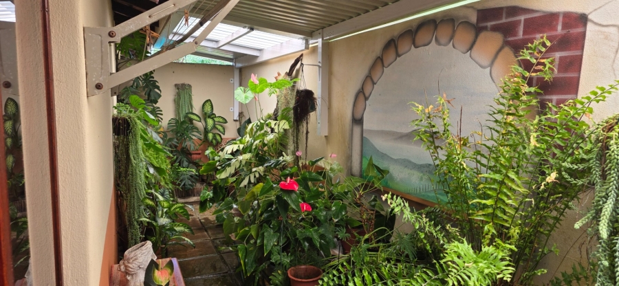 3 Bedroom Property for Sale in Umtentweni KwaZulu-Natal