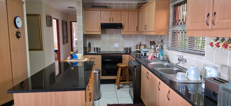 3 Bedroom Property for Sale in Umtentweni KwaZulu-Natal