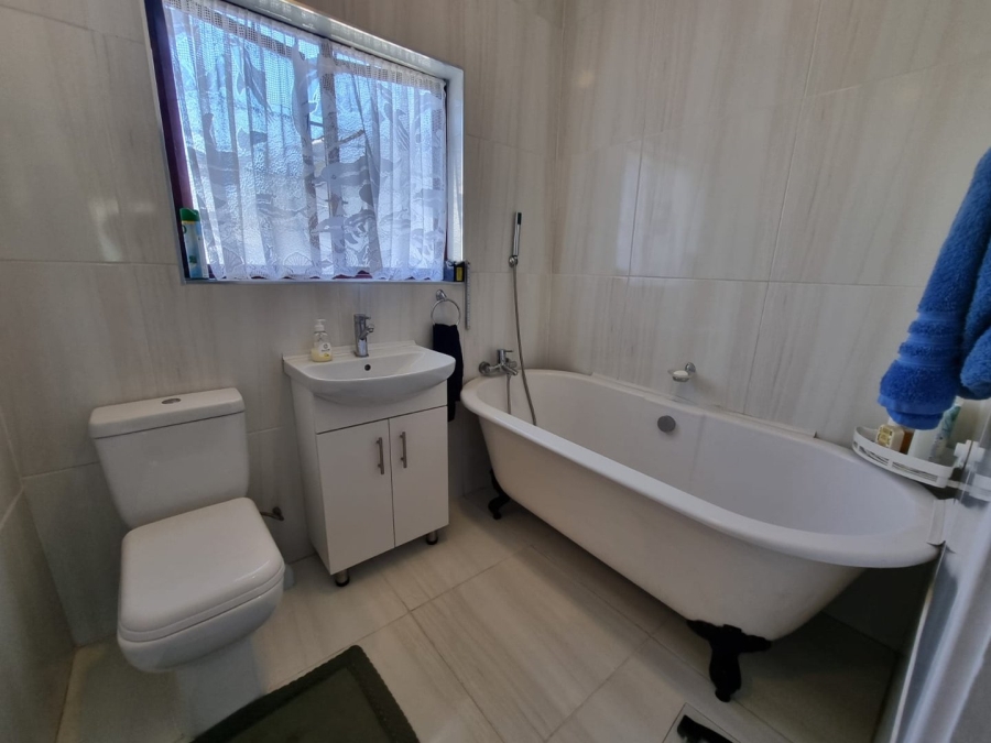 3 Bedroom Property for Sale in Southport KwaZulu-Natal