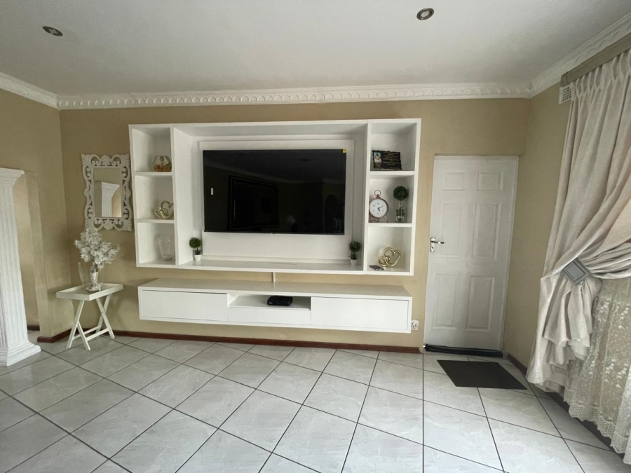 4 Bedroom Property for Sale in Sunwich Port KwaZulu-Natal