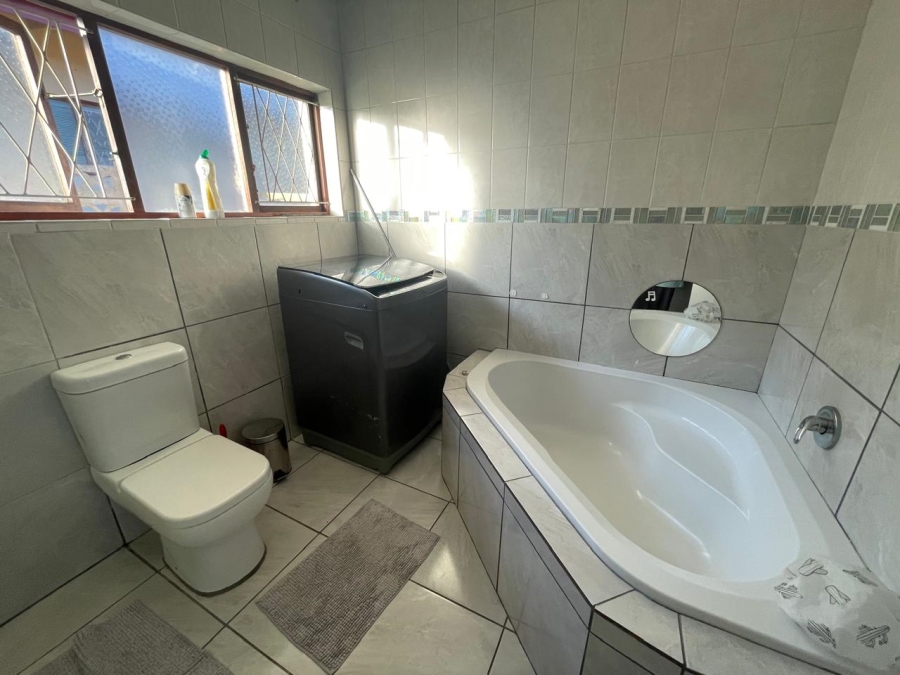 4 Bedroom Property for Sale in Sunwich Port KwaZulu-Natal