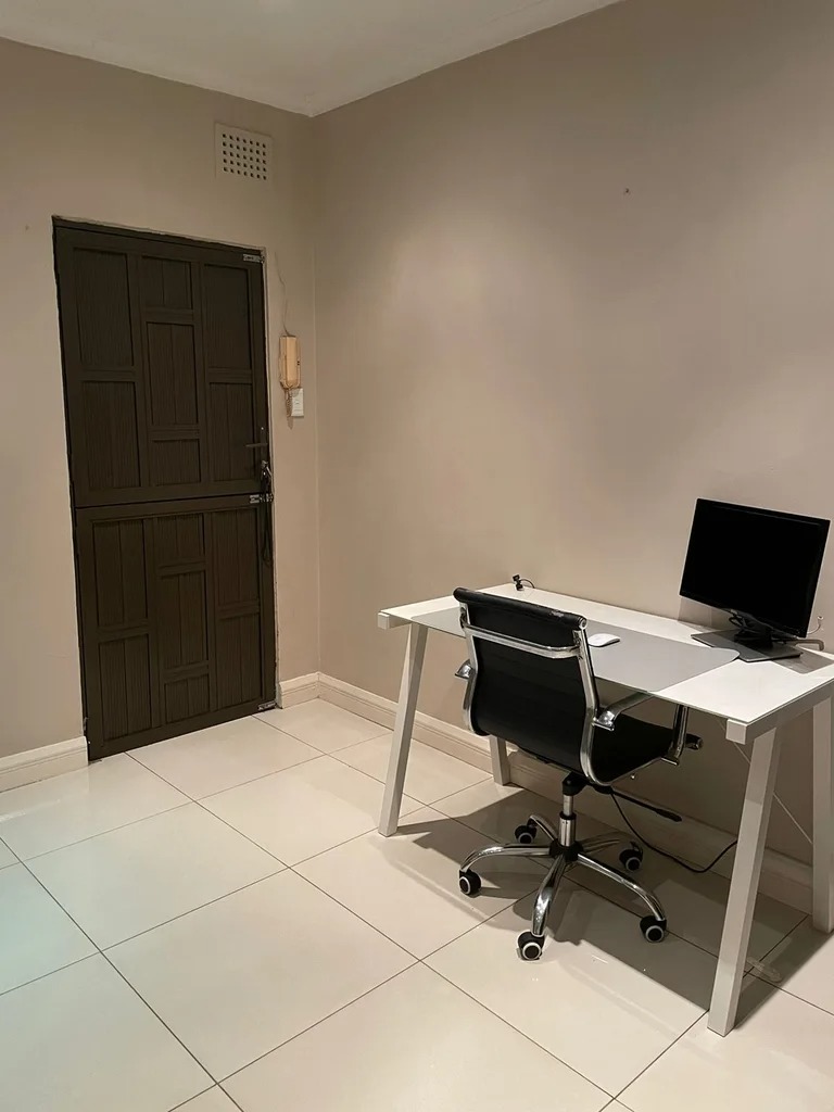 1 Bedroom Property for Sale in Essenwood KwaZulu-Natal