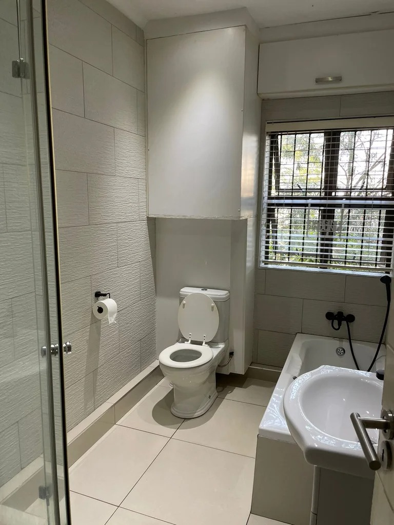1 Bedroom Property for Sale in Essenwood KwaZulu-Natal