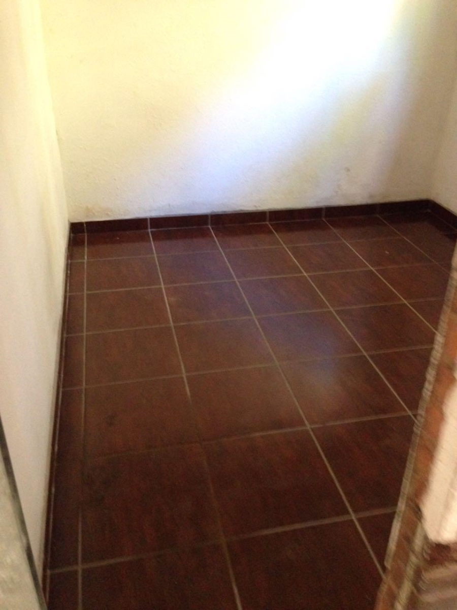 1 Bedroom Property for Sale in Essenwood KwaZulu-Natal