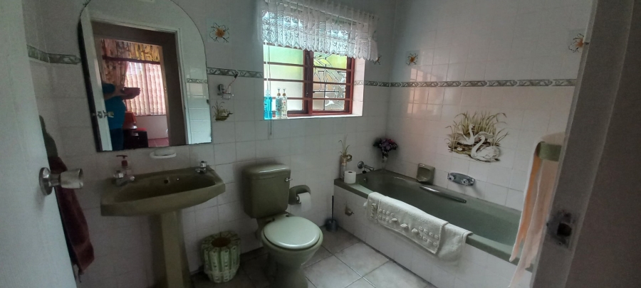 4 Bedroom Property for Sale in Oslo Beach KwaZulu-Natal