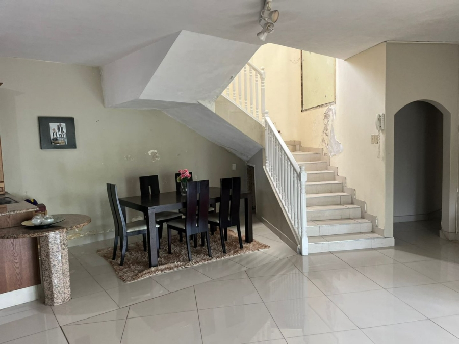 5 Bedroom Property for Sale in Reservoir Hills KwaZulu-Natal