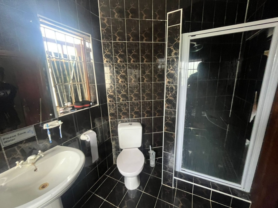 5 Bedroom Property for Sale in Reservoir Hills KwaZulu-Natal
