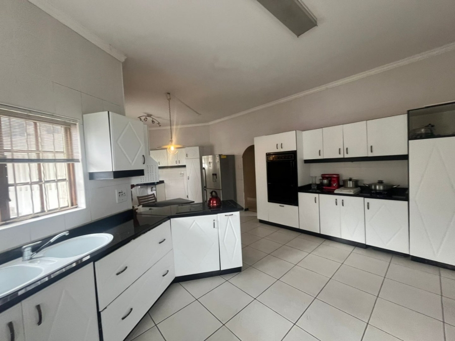 5 Bedroom Property for Sale in Reservoir Hills KwaZulu-Natal