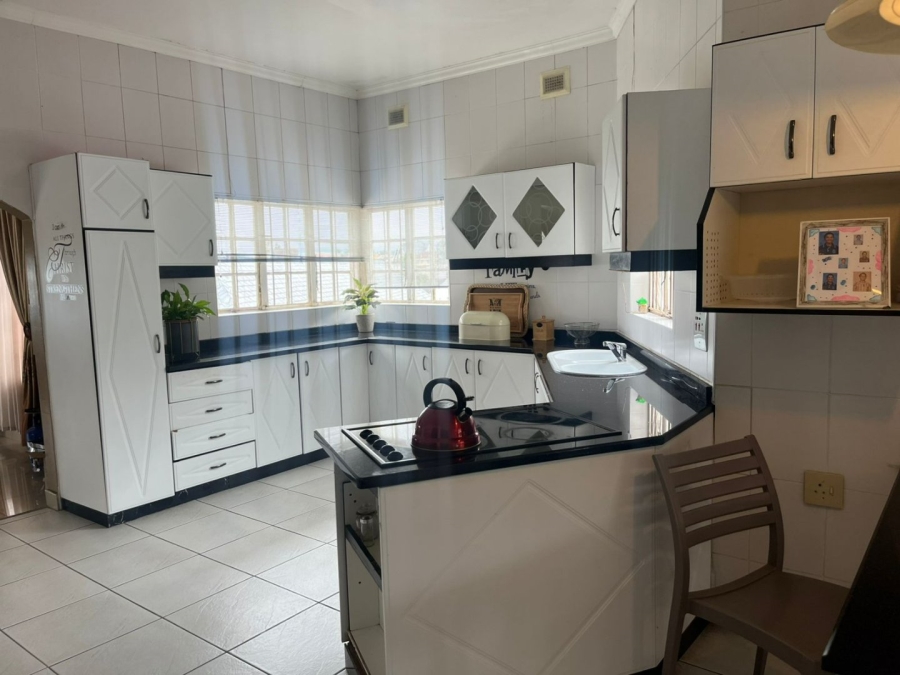 5 Bedroom Property for Sale in Reservoir Hills KwaZulu-Natal