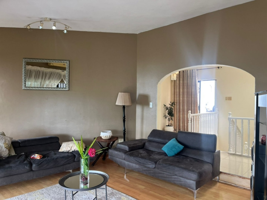 5 Bedroom Property for Sale in Reservoir Hills KwaZulu-Natal