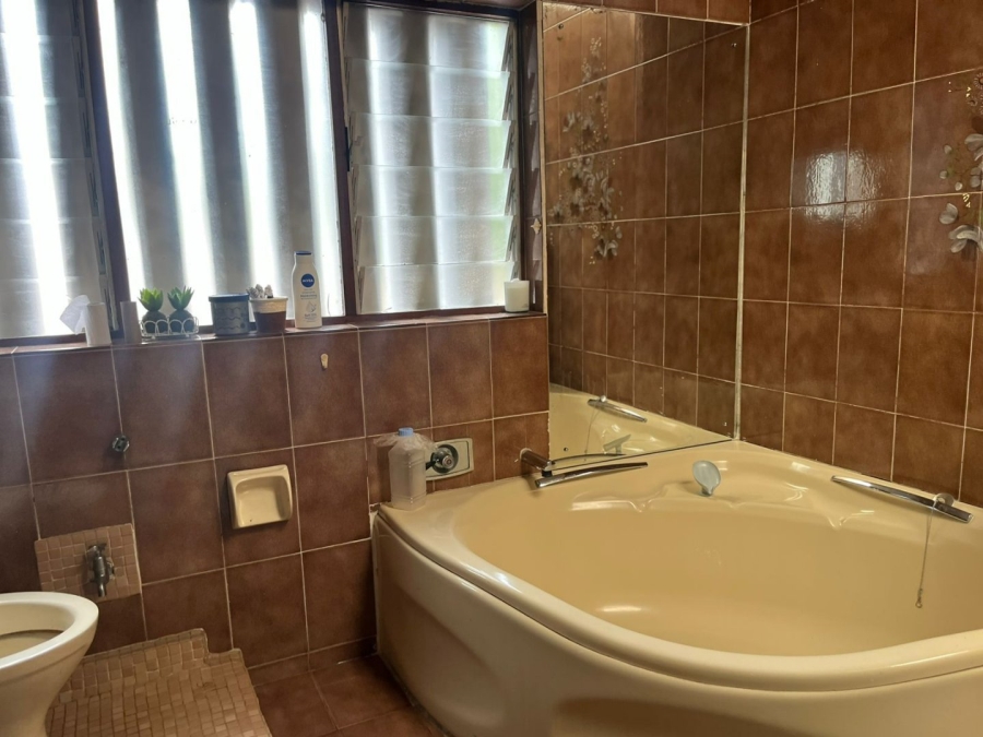 5 Bedroom Property for Sale in Reservoir Hills KwaZulu-Natal