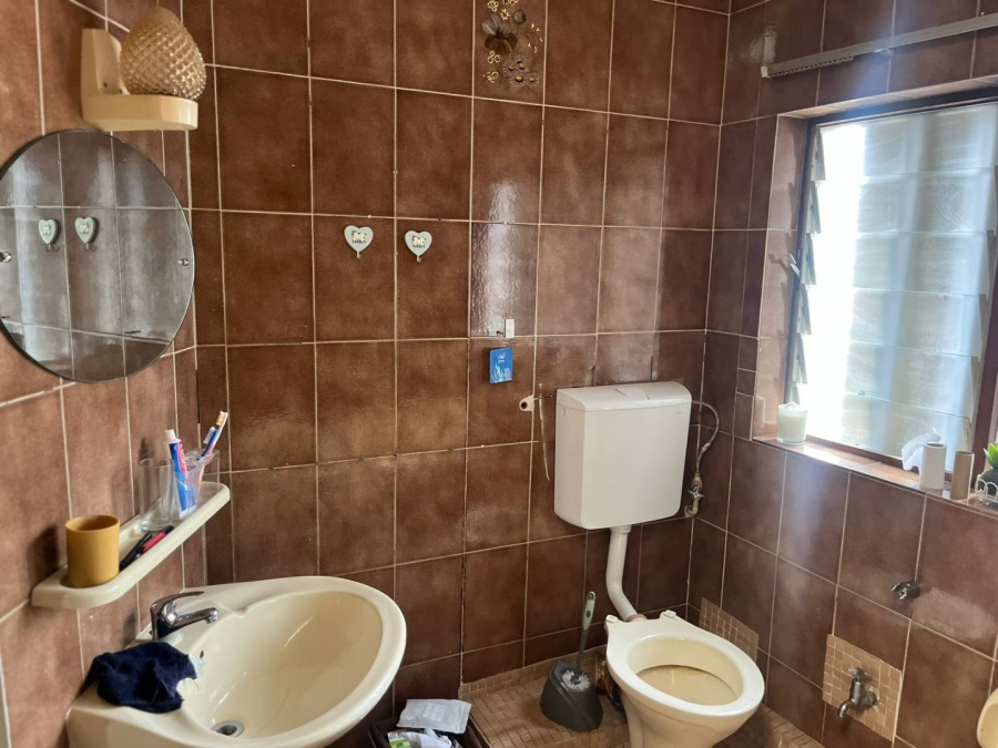 5 Bedroom Property for Sale in Reservoir Hills KwaZulu-Natal