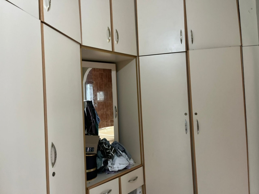 5 Bedroom Property for Sale in Reservoir Hills KwaZulu-Natal