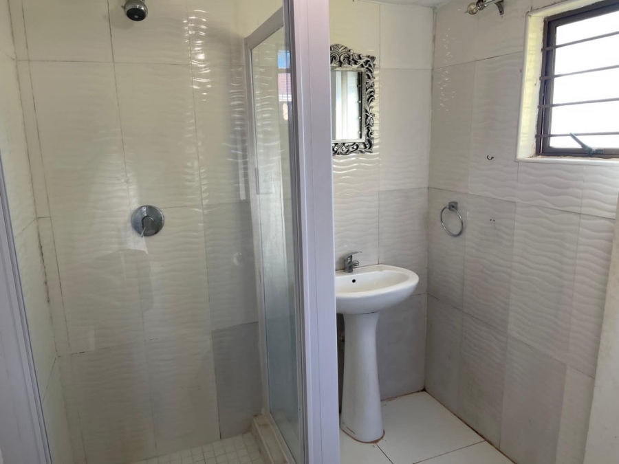 To Let 1 Bedroom Property for Rent in Bluff KwaZulu-Natal