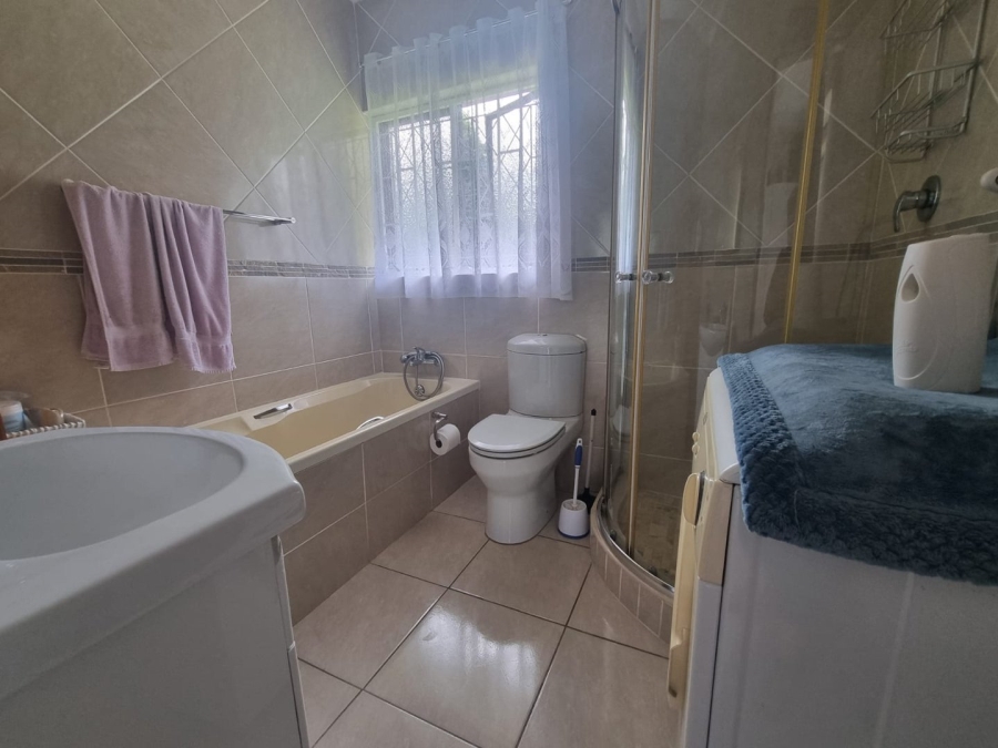 3 Bedroom Property for Sale in Umtentweni KwaZulu-Natal