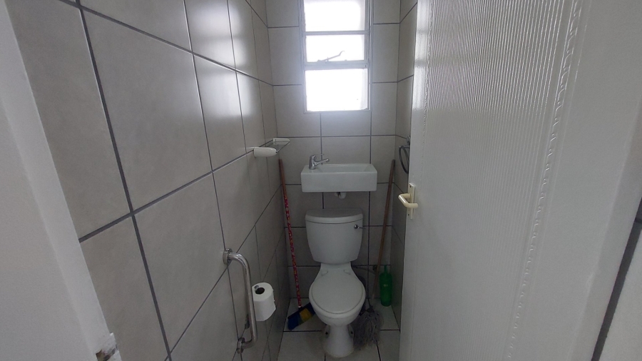 1 Bedroom Property for Sale in Amanzimtoti KwaZulu-Natal