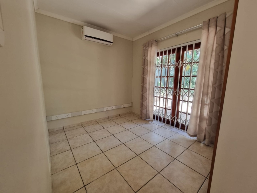 3 Bedroom Property for Sale in Umtentweni KwaZulu-Natal