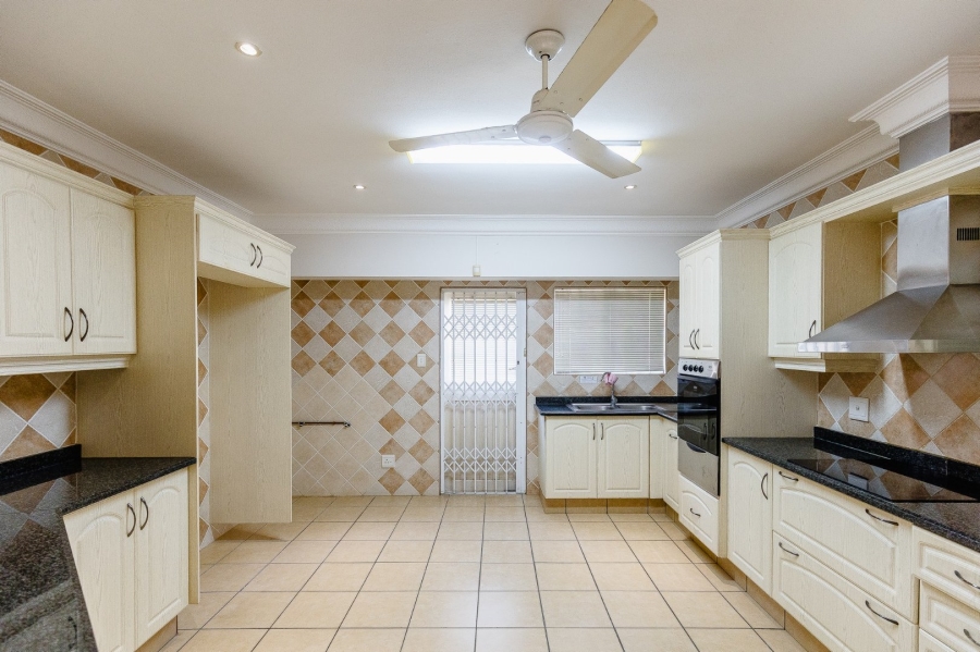 3 Bedroom Property for Sale in Umtentweni KwaZulu-Natal