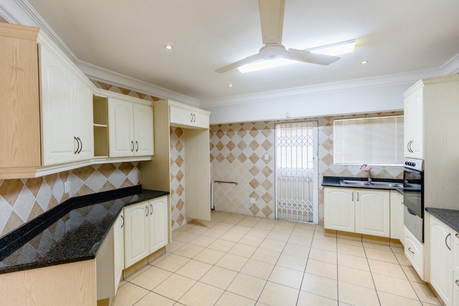 3 Bedroom Property for Sale in Umtentweni KwaZulu-Natal