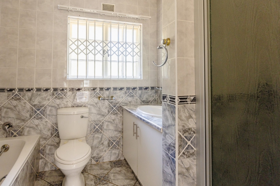 3 Bedroom Property for Sale in Umtentweni KwaZulu-Natal