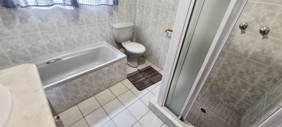 3 Bedroom Property for Sale in Lawrence Rocks KwaZulu-Natal