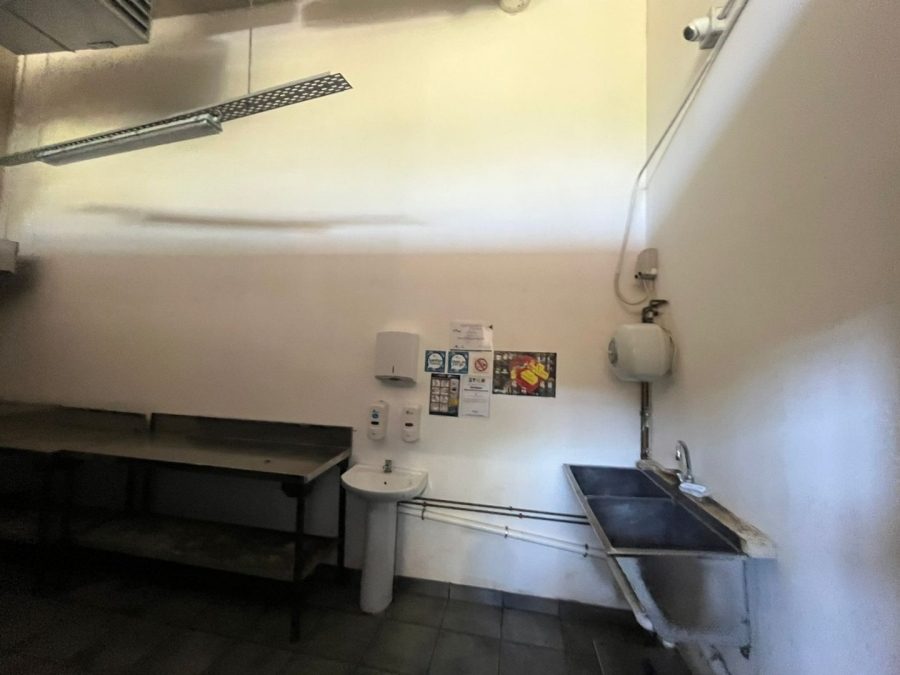 To Let commercial Property for Rent in Umhlanga Ridge KwaZulu-Natal