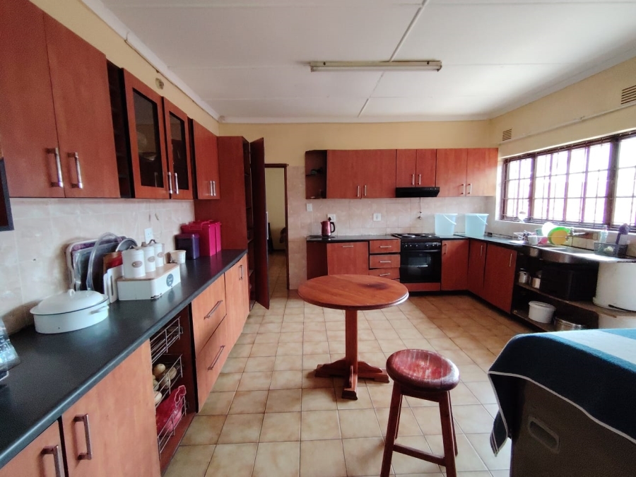 5 Bedroom Property for Sale in Margate KwaZulu-Natal