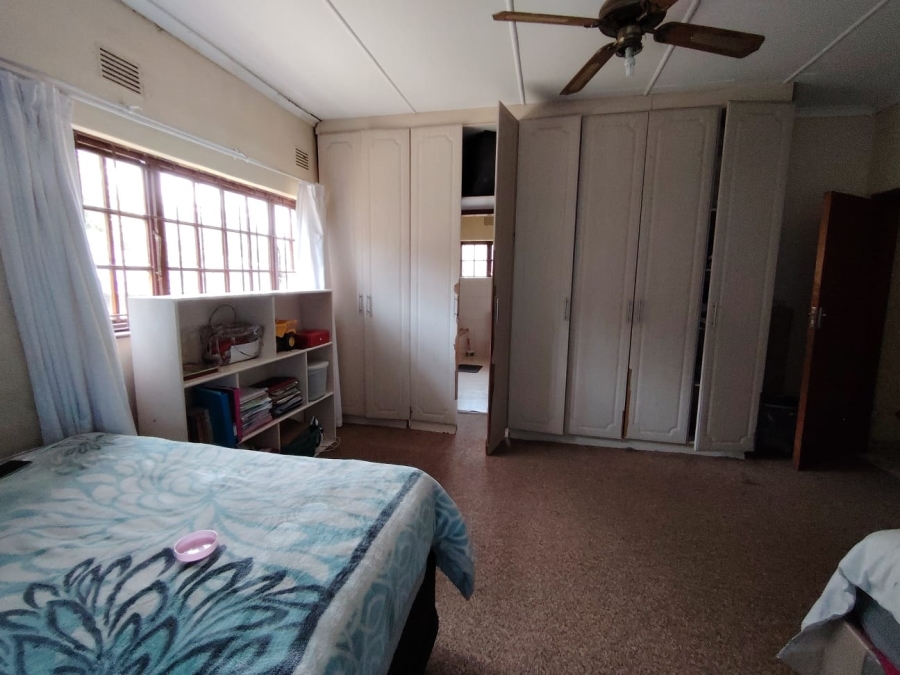 5 Bedroom Property for Sale in Margate KwaZulu-Natal