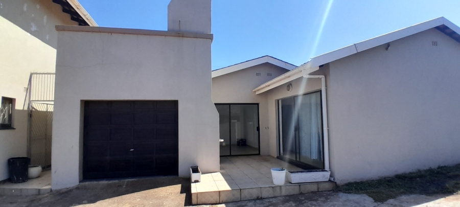 6 Bedroom Property for Sale in St Michaels On Sea KwaZulu-Natal