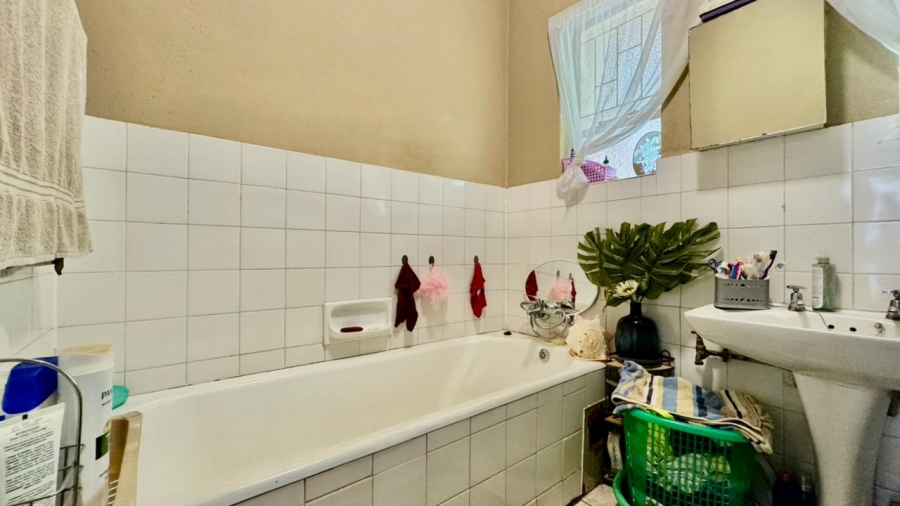 4 Bedroom Property for Sale in Sunnyridge KwaZulu-Natal