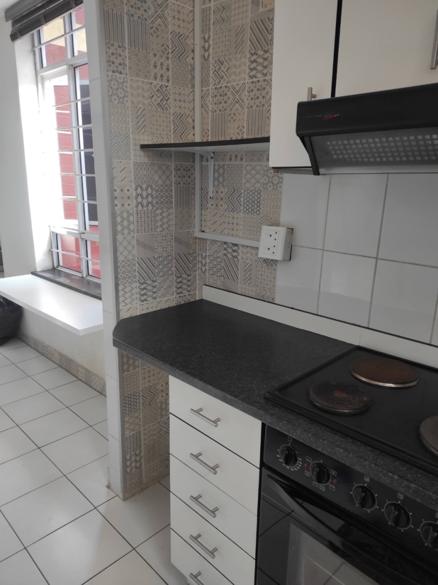 1 Bedroom Property for Sale in Essenwood KwaZulu-Natal